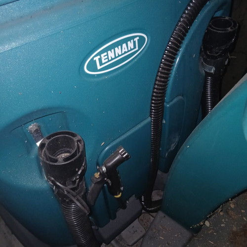 Professional floor cleaning machines like new, 2 models