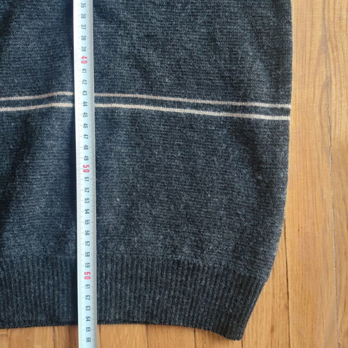 Vunic men's dark gray wool blend sweater like new, size L