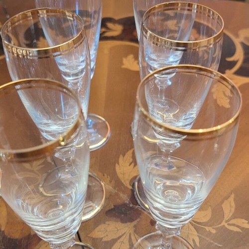 Glasses with gold detail set of 9 like new for wine, spirits, and liqueur