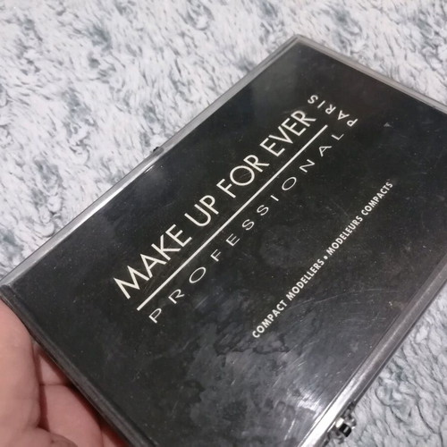 Make Up For Ever contouring palette used with Modeleur shades