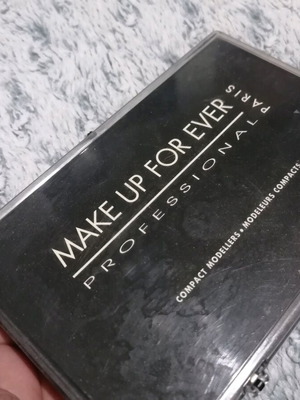 Make Up For Ever contouring palette used with Modeleur shades