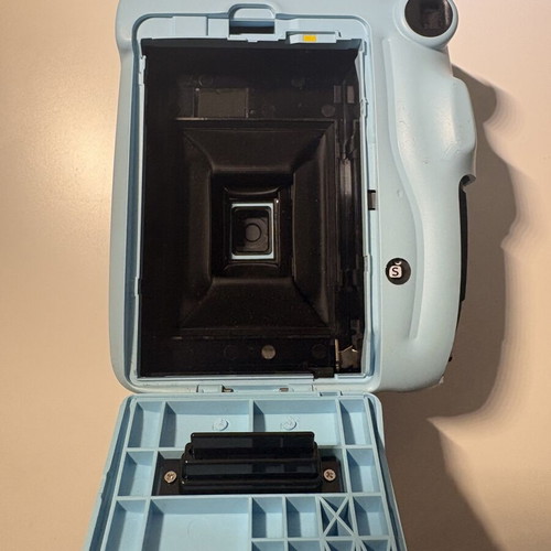 Fujifilm Instax Mini 11 instant camera with 1 film pack (10 shots)