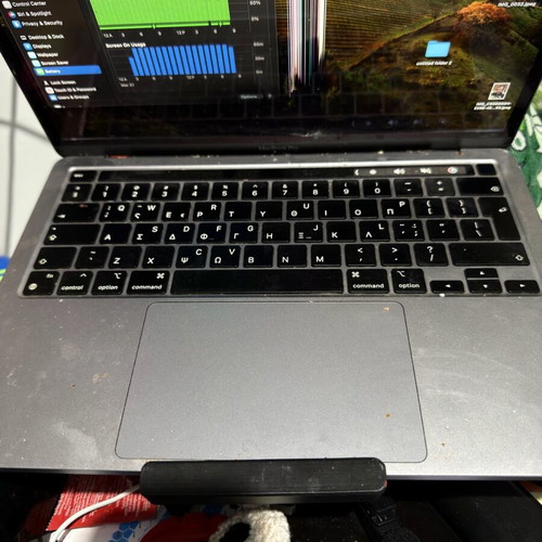 MacBook Pro M1 13’ 8GB RAM 256 SSD used with broken screen and dents