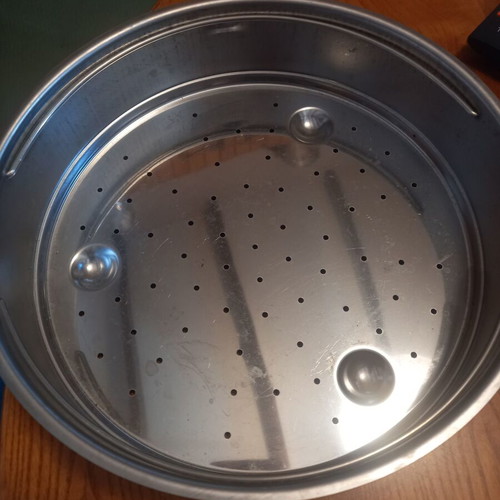 Stainless steel steam basket like new, 25 cm diameter