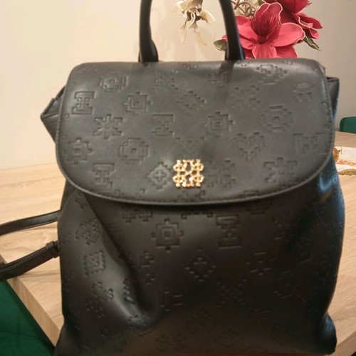 Kem backpack bag like new, black with gold details