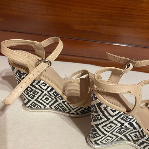 Platform sandals used, beige with black and white pattern, size 37
