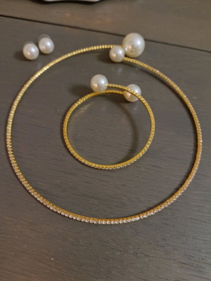 Abel & Lula gold necklace set with earrings new
