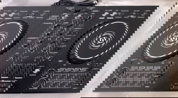 Pioneer DDJ 400 контролер