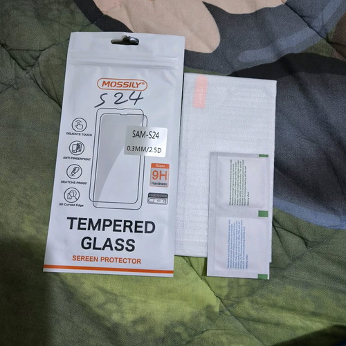 Cases and tempered glass for Samsung S24 like new