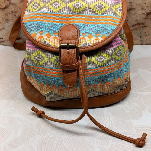 Women's backpack bag pouch like new, multicolor