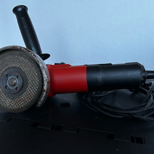Black and Decker φ125 750w angle grinder used