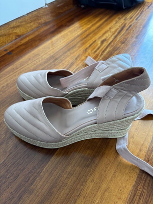 Toutounis espadrille wedge sandals beige like new, size 40