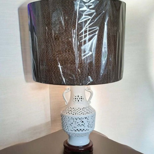 Table lamp made of white Dehua porcelain from China like new