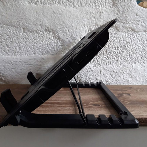 Laptop stand with large cooling fan, USB connection, like new