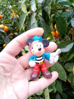 Пиратска фигура на Мики Маус, ръчно рисувана