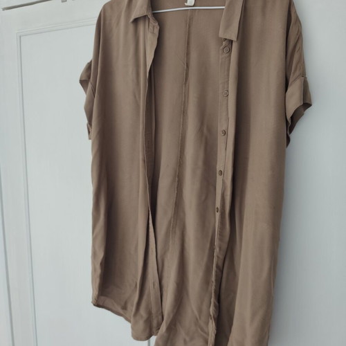 H&M Maternity Shirt with Short Sleeves like new, beige and brown, size S