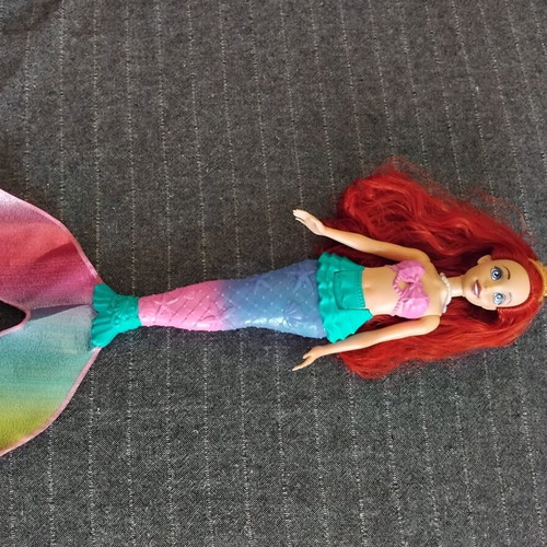Disney Princess Swim & Splash Ariel doll like new, Mattel HPD43