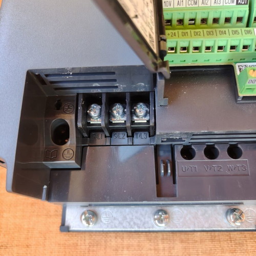Schneider Electric Altivar ATV320U30N4C inverter 3kW 380-500V like new