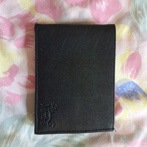 Black wallet like new with multiple compartments