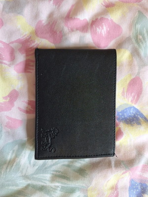 Black wallet like new with multiple compartments