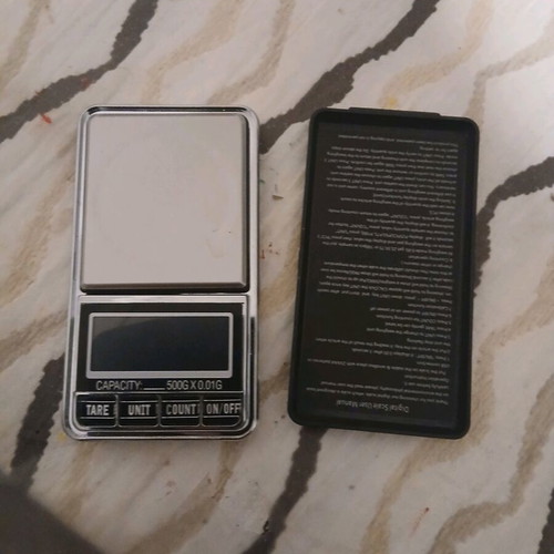 Rechargeable scale for small items