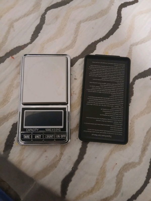 Rechargeable scale for small items