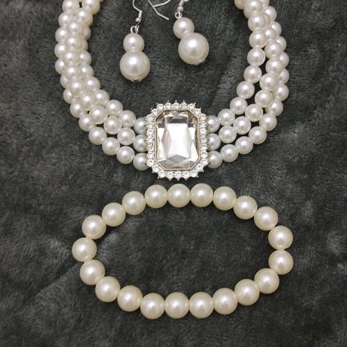 Jewelry set necklace earrings and bracelet new, white pack