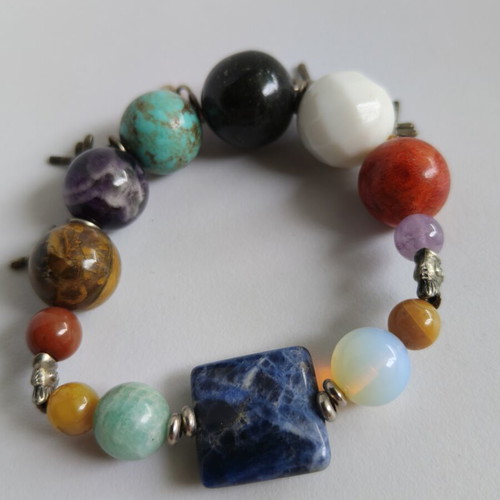 Multicolor bracelet like new with semi-precious stones and metal details