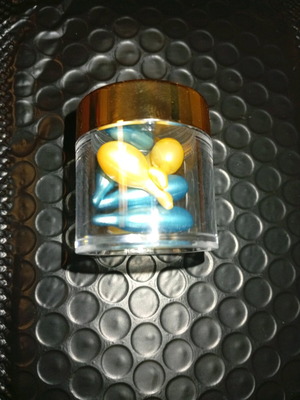 Formula for Immediate Firming and Restructuring in 10g Plastic Jar
