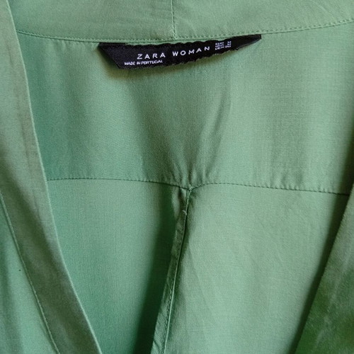 Zara Woman Mint Green Shirt like new, V-neck, pockets