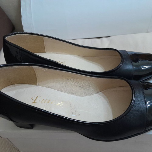 Classic black low heel pumps
