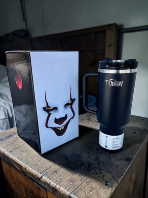 Stanley Quencher H2.0 40oz термос чаша нов, дизайн Welcome to Derry