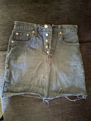 Φούστα Levi’s μαύρη denim κοντή μεταχειρισμένη, XS