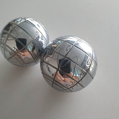 Baoding balls used, metal for health and relaxation