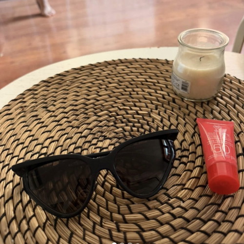 Balenciaga BB0101S 001 sunglasses like new, black cat-eye
