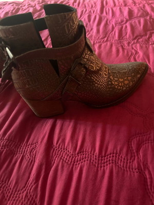 Booties gold metallic like new, size 39