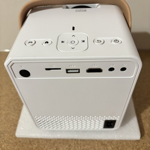 Mini LCD projector 720p LED lamp with built-in speaker