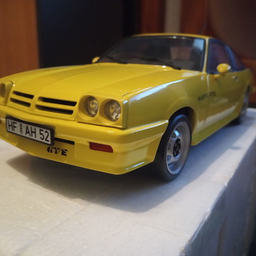 Opel Manta GT/E συλλεκτική μινιατούρα μεταχειρισμένη κλίμακας 1/18