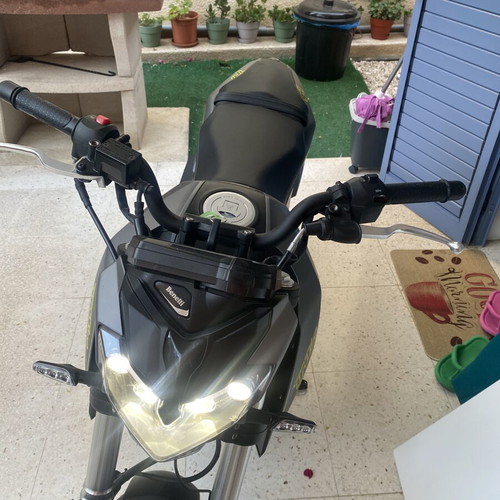 Benelli BN 125 naked bike, grey/black with yellow accents
