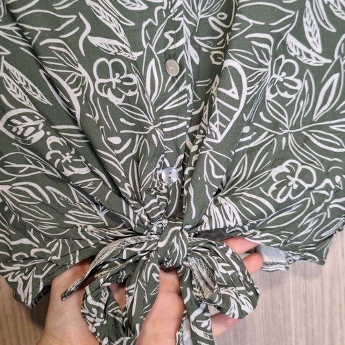 Cropped shirt new, one size, white and green, 100% viscose