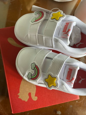 Puma βρεφικά αθλητικά παπούτσια με σχέδια ουράνιου τόξου και αστεριού, μέγεθος 22