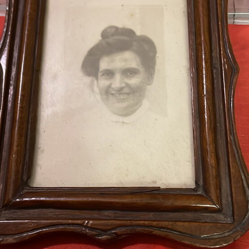 Ξύλινη κορνίζα χειροποίητη με κυρία του 1920 καφέ