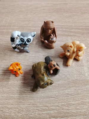 Kinder Surprise figures set of 9 moms and babies like new