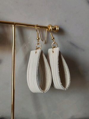Leather earrings new, beige