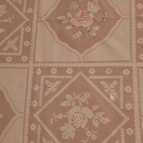 Tablecloth 160cm x 270cm new, white with pink roses