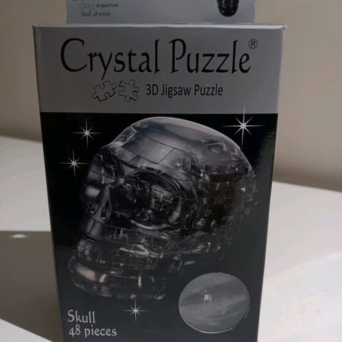 Collectible puzzle skull new