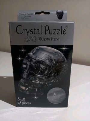 Collectible puzzle skull new