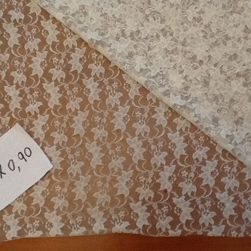 Lace in ecru color 1.5m x 0.90 new