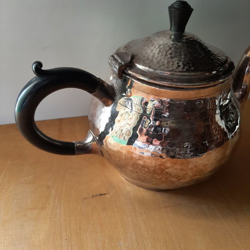 Sheffield Art Deco hammered English teapot like new
