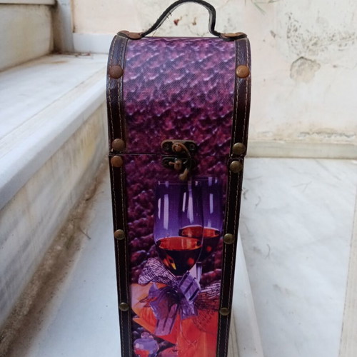 Decorative wooden wine box